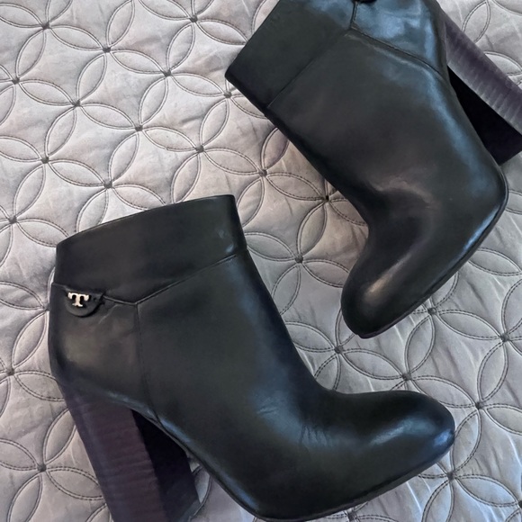 Tory Burch Bootie 6.5 - Picture 2 of 7